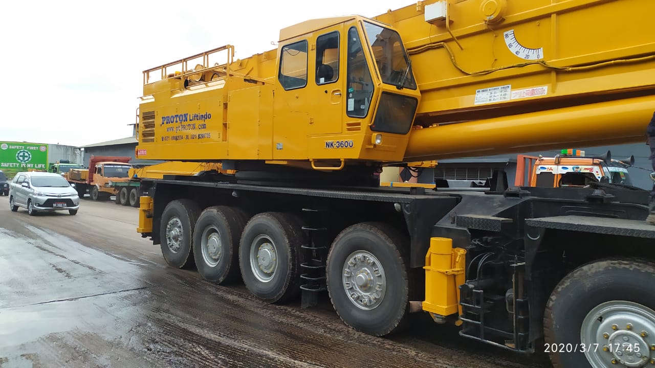 Kegiatan Angkutan Crane 360 Ton Pangkep pelabuhan Biringkssi Pangkep